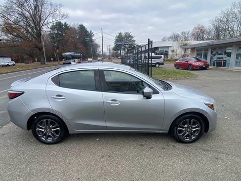 Used 2019 Toyota Yaris LE image 6