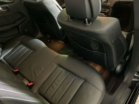 Used 2011 Mercedes-Benz E 550 4MATIC Sedan image 37