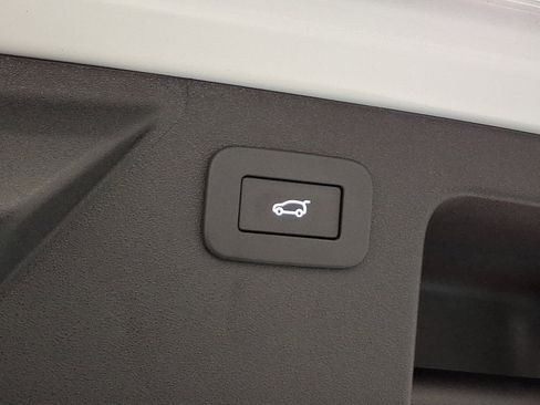 Certified 2025 Land Rover Discovery Sport S image 28