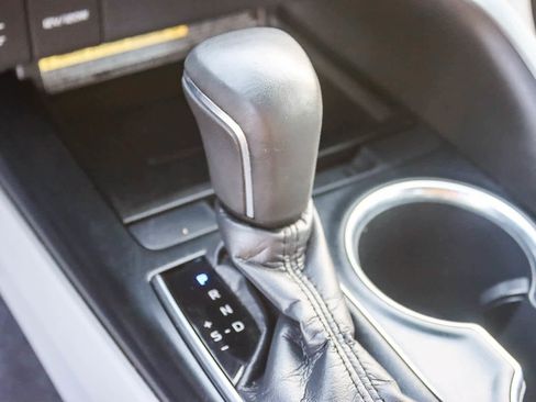 Used 2019 Toyota Camry XLE image 18