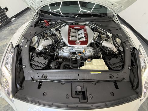 Used 2020 Nissan GT-R Premium AWD/4WD image 46