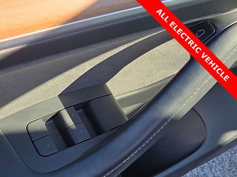 Used 2023 Tesla Model 3 Standard Range image 13