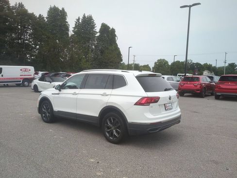 Used 2022 Volkswagen Tiguan SE AWD/4WD image 7