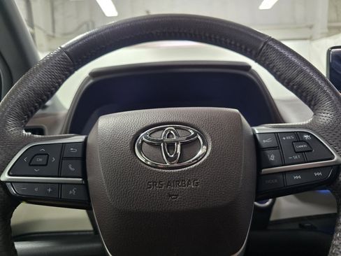 Used 2022 Toyota Sienna Platinum image 32