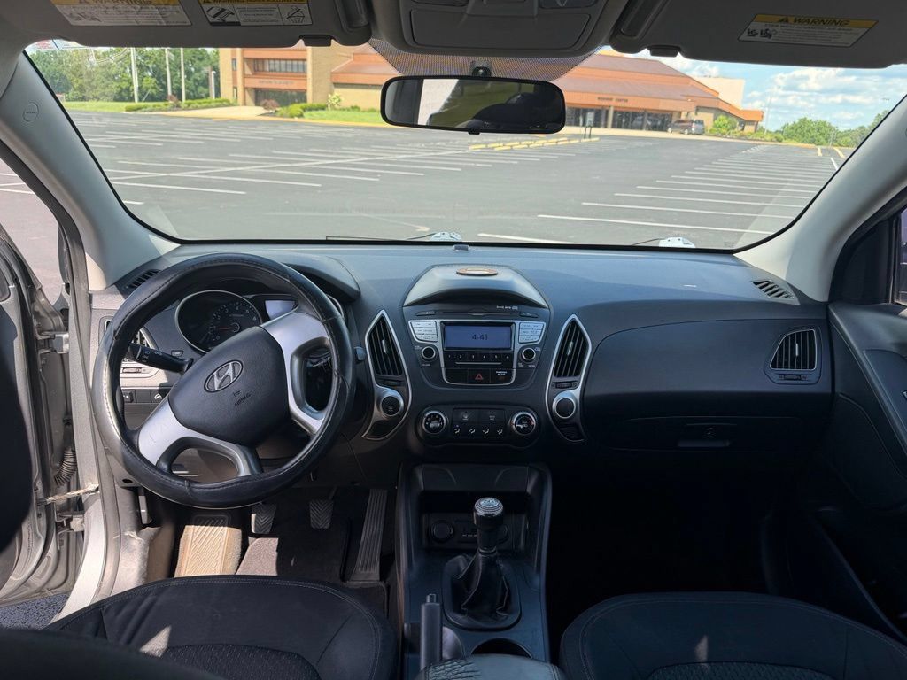 Used 2011 Hyundai Tucson GL FWD image 6