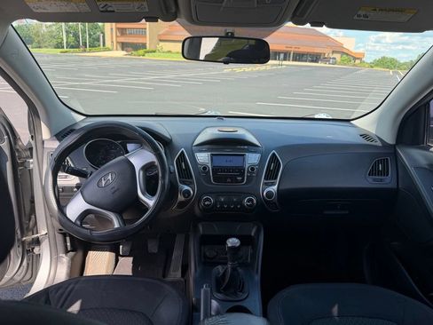 Used 2011 Hyundai Tucson GL FWD image 6
