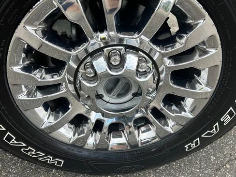 Used 2020 Ford F350 Lariat w/ Lariat Ultimate Package AWD/4WD image 11