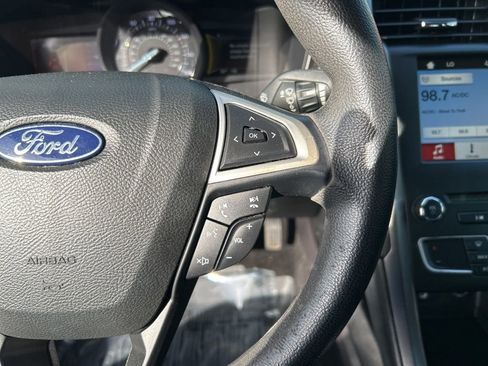 Used 2018 Ford Fusion SE w/ Fusion SE Technology Package image 22