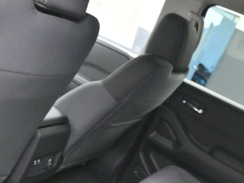 New 2025 Nissan Frontier SV w/ SV Convenience Package image 13