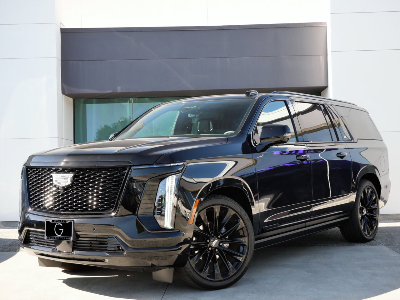 Used 2026 Cadillac Escalade ESV Platinum Sport w/ LPO, ONYX Package AWD/4WD image 3