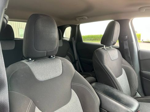 Used 2014 Jeep Cherokee Latitude FWD image 31