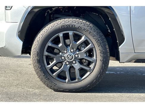 Used 2022 Toyota Tundra Platinum image 32