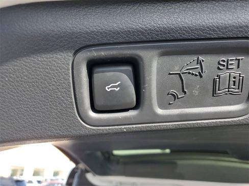 Used 2024 Ford Expedition Max XLT image 10