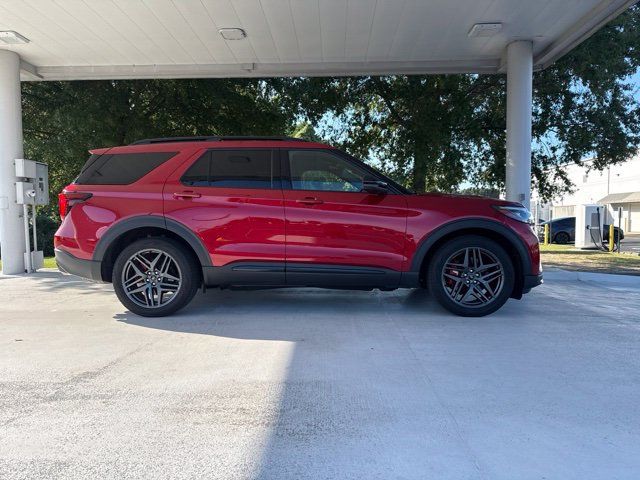 Used 2025 Ford Explorer ST AWD/4WD image 2