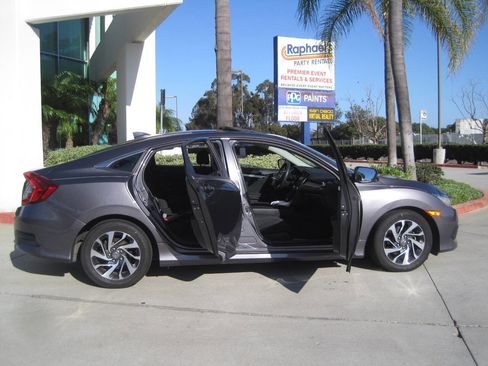 Used 2018 Honda Civic EX image 5