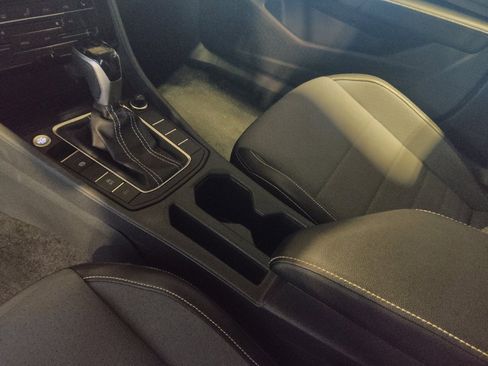 Used 2025 Volkswagen Jetta SE image 26