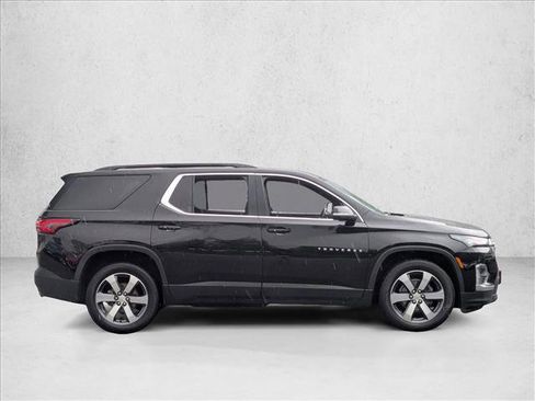 Used 2023 Chevrolet Traverse LT w/ LT Premium Package AWD/4WD image 4