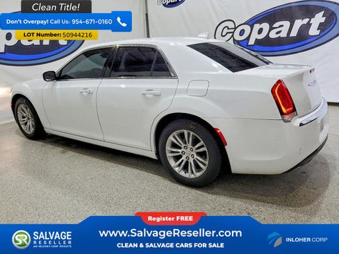 Used 2017 Chrysler 300 Limited RWD image 3