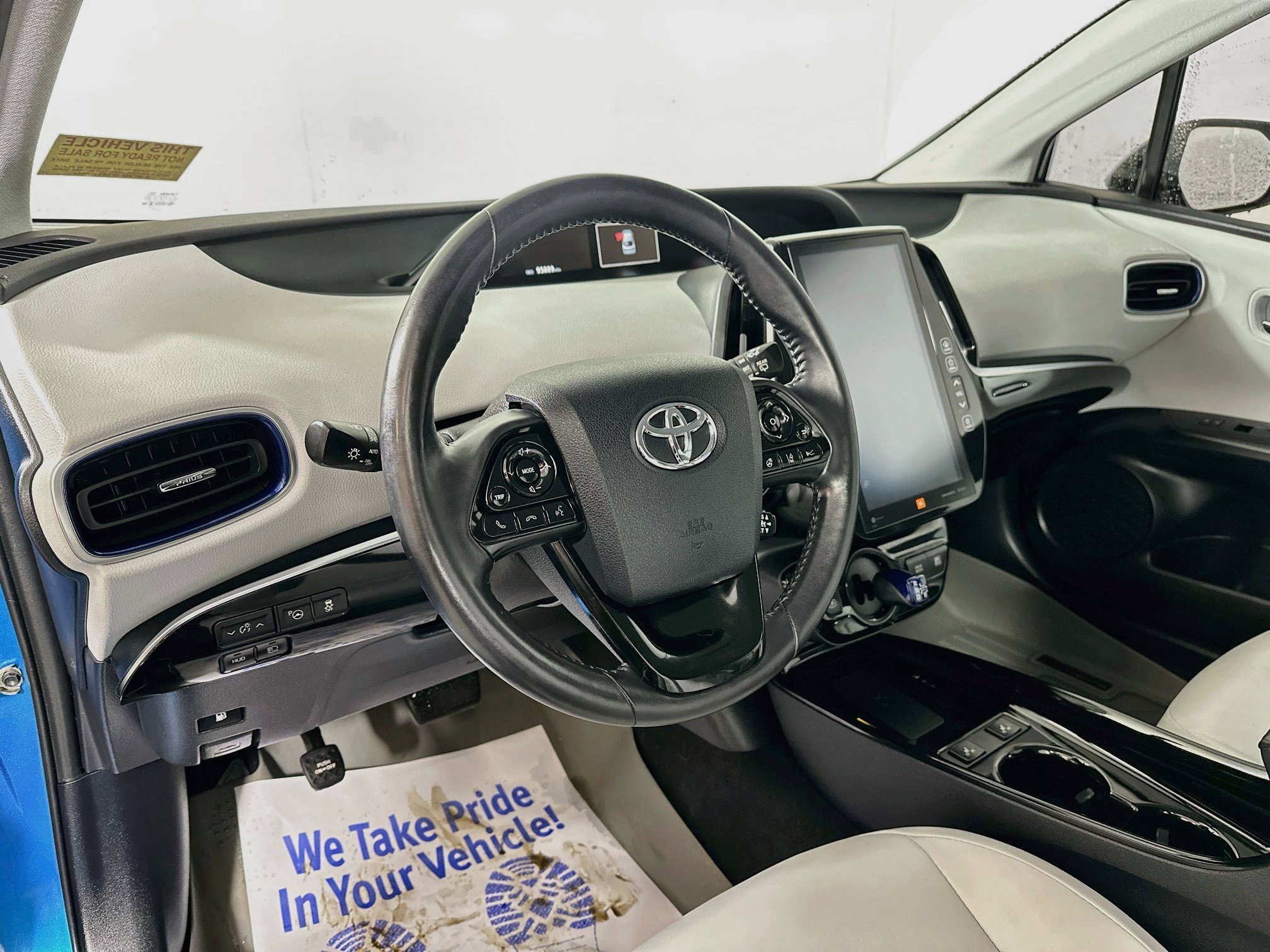 Used 2022 Toyota Prius Limited w/ Premium Convenience Package FWD image 9