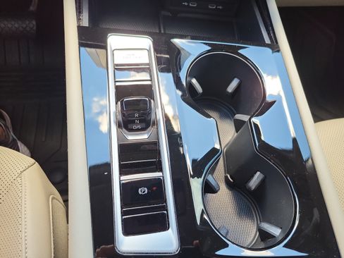 Used 2024 Volkswagen Atlas SE FWD image 35