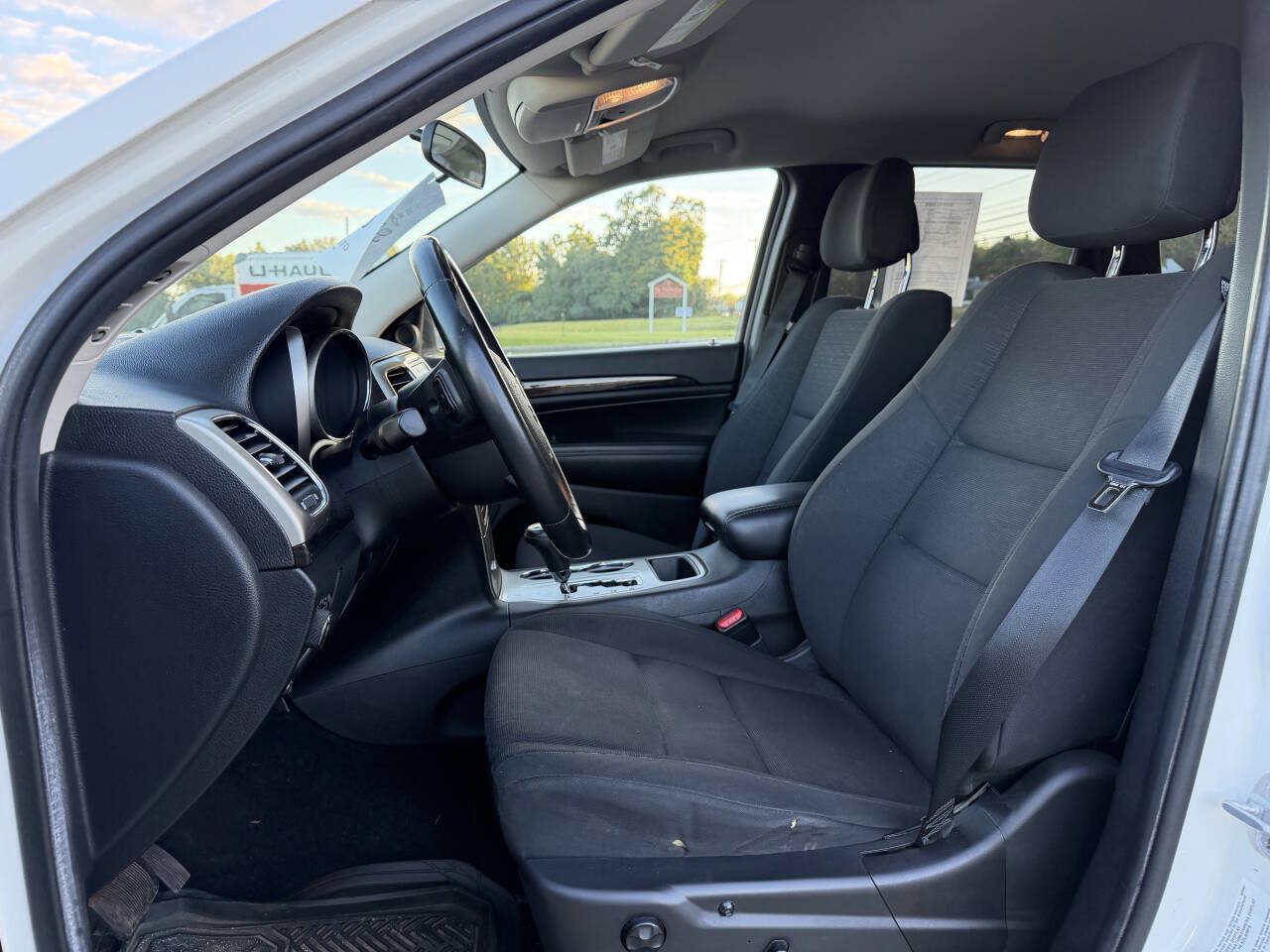 Used 2012 Jeep Grand Cherokee Laredo w/ Laredo E Group AWD/4WD image 10