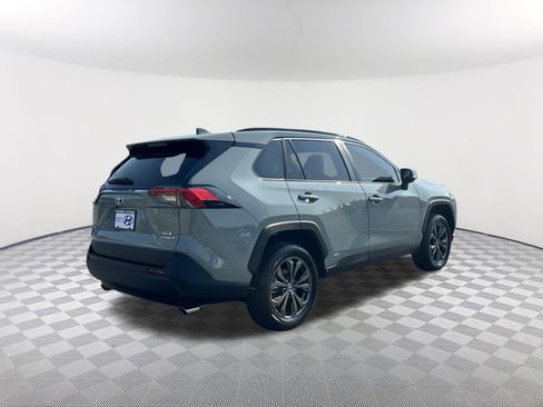 Used 2022 Toyota RAV4 XLE Premium AWD/4WD image 7