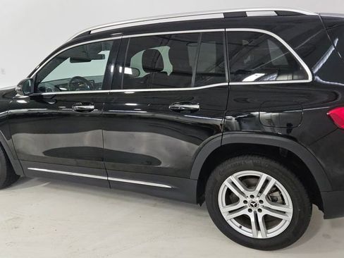 Used 2023 Mercedes-Benz GLB 250 4MATIC w/ Premium Package image 4