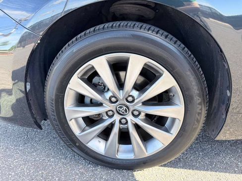 Used 2017 Toyota Camry XLE FWD image 35