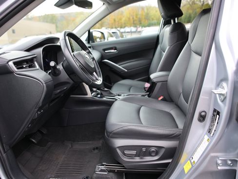 Used 2022 Toyota Corolla Cross XLE w/ Convenience Package image 18