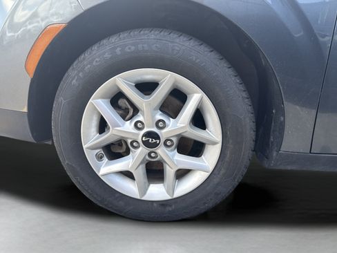 Used 2025 Kia Soul LX w/ LX Technology Package FWD image 28