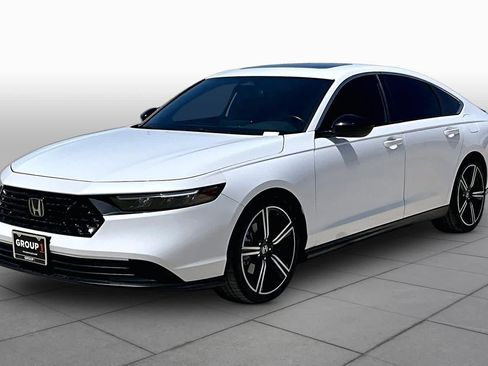 Used 2023 Honda Accord Sport image 2