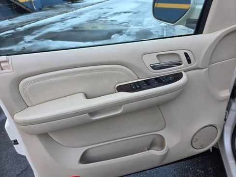 Used 2007 Cadillac Escalade AWD w/ Information Package image 11