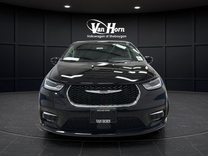 Used 2024 Chrysler Pacifica Touring-L