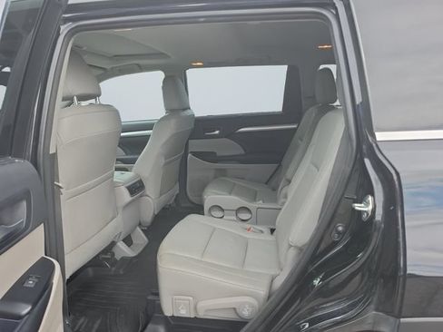 Used 2015 Toyota Highlander XLE AWD/4WD image 13