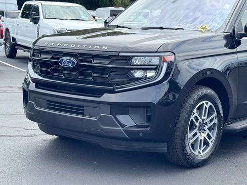 Used 2025 Ford Expedition Active AWD/4WD image 41