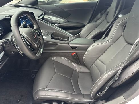 Used 2025 Chevrolet Corvette Z06 RWD image 17