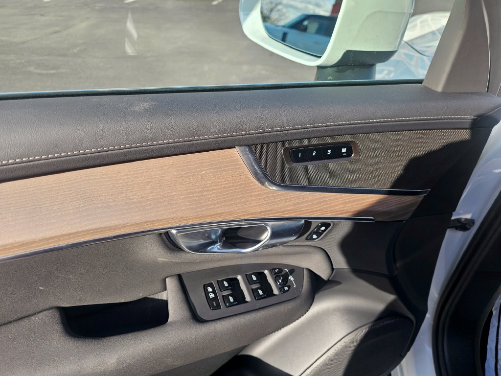 Certified 2025 Volvo XC90 B5 Plus AWD/4WD image 16
