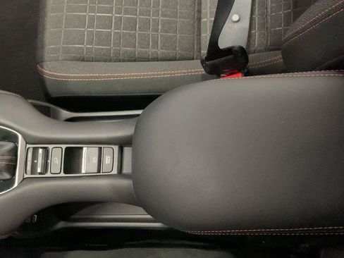 Used 2025 Honda HR-V Sport image 40