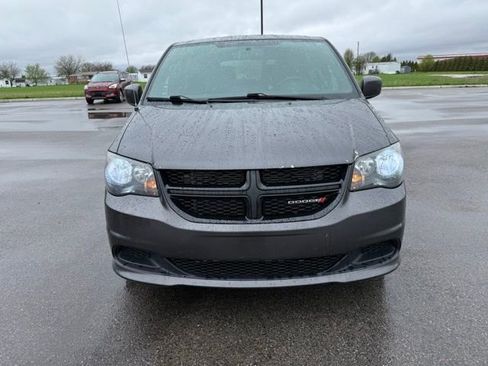 Used 2016 Dodge Grand Caravan SE image 2