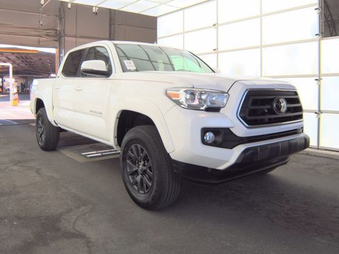 Used 2023 Toyota Tacoma SR5 w/ Technology Package image 5