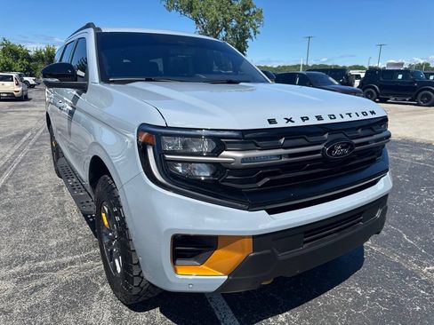 Used 2025 Ford Expedition Tremor AWD/4WD image 64