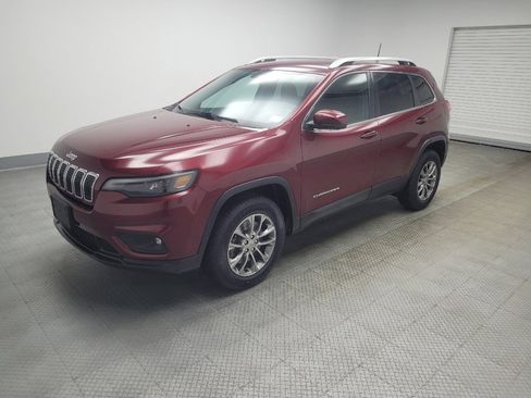 Used 2019 Jeep Cherokee Latitude Plus w/ Cold Weather Group AWD/4WD image 2