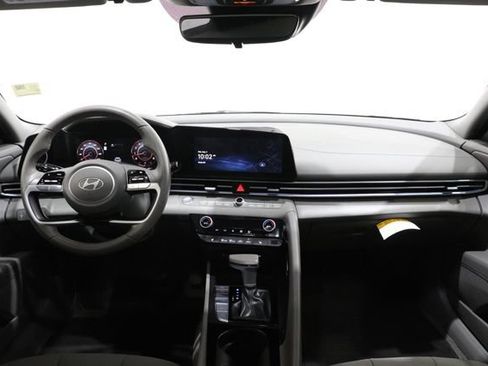 Used 2025 Hyundai Elantra SEL FWD image 7