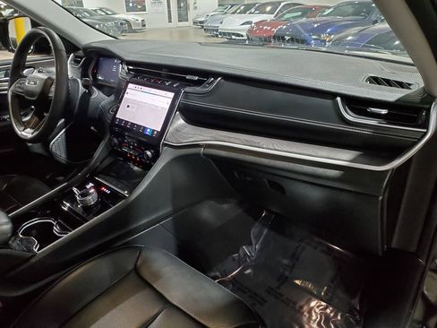 Used 2023 Jeep Grand Cherokee Limited w/ Luxury Tech Group II image 15