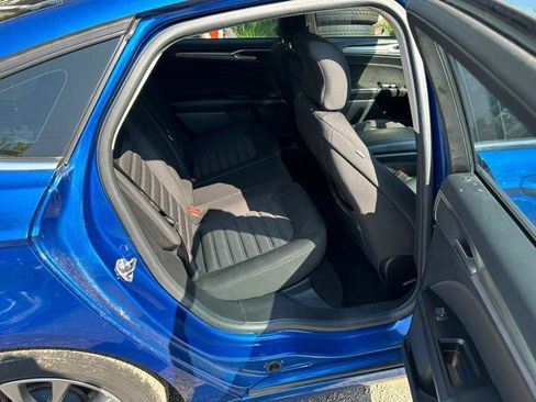 Used 2017 Ford Fusion SE image 10