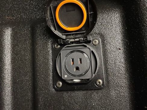 Certified 2024 Chevrolet Colorado Z71 w/ Z71 Convenience Package 2 image 16