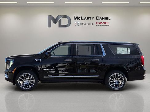 New 2026 GMC Yukon XL Denali w/ Denali Reserve Package AWD/4WD image 3