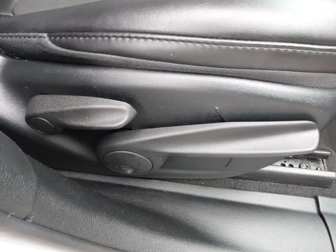 Used 2019 Jeep Cherokee Latitude Plus w/ Comfort/Convenience Group image 24