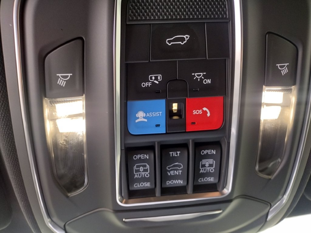 Used 2026 Jeep Cherokee Overland w/ Trailer Tow Group AWD/4WD image 36