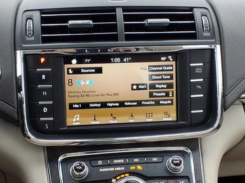 Used 2017 Lincoln Continental Reserve w/ Climate Package image 12